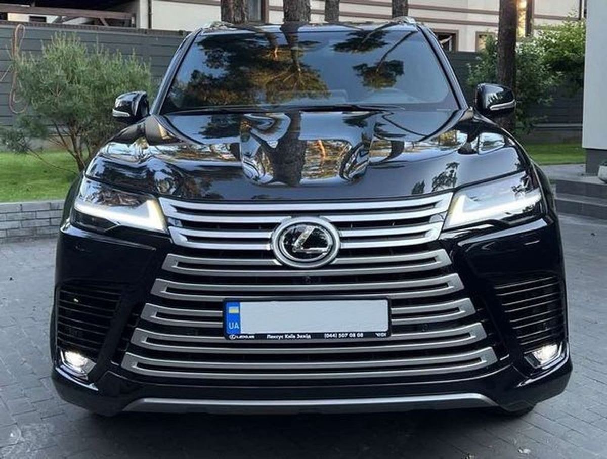 059 Внедорожник Lexus LX 500 без водителя MrdA