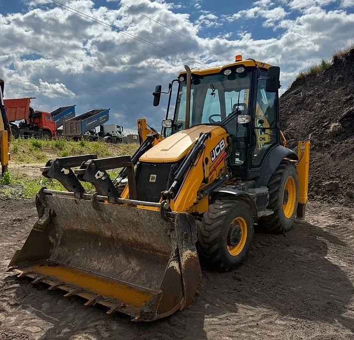 Екскаватор навантажувач JCB 3CX з досвідченим оператором AkdK